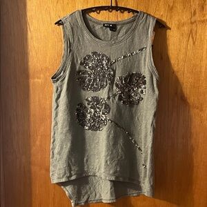 Woman’s Elegant Green Tank Top with Sequin Floral Pattern Small